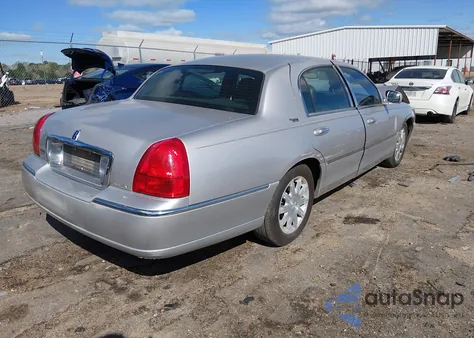 2010 Lincoln Town Car Signature Limited from USA, damaged, VIN 2LNBL8CV2AX627982